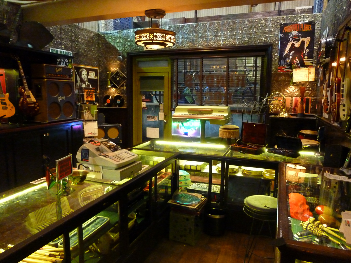 CSI: NY - Music shop interior