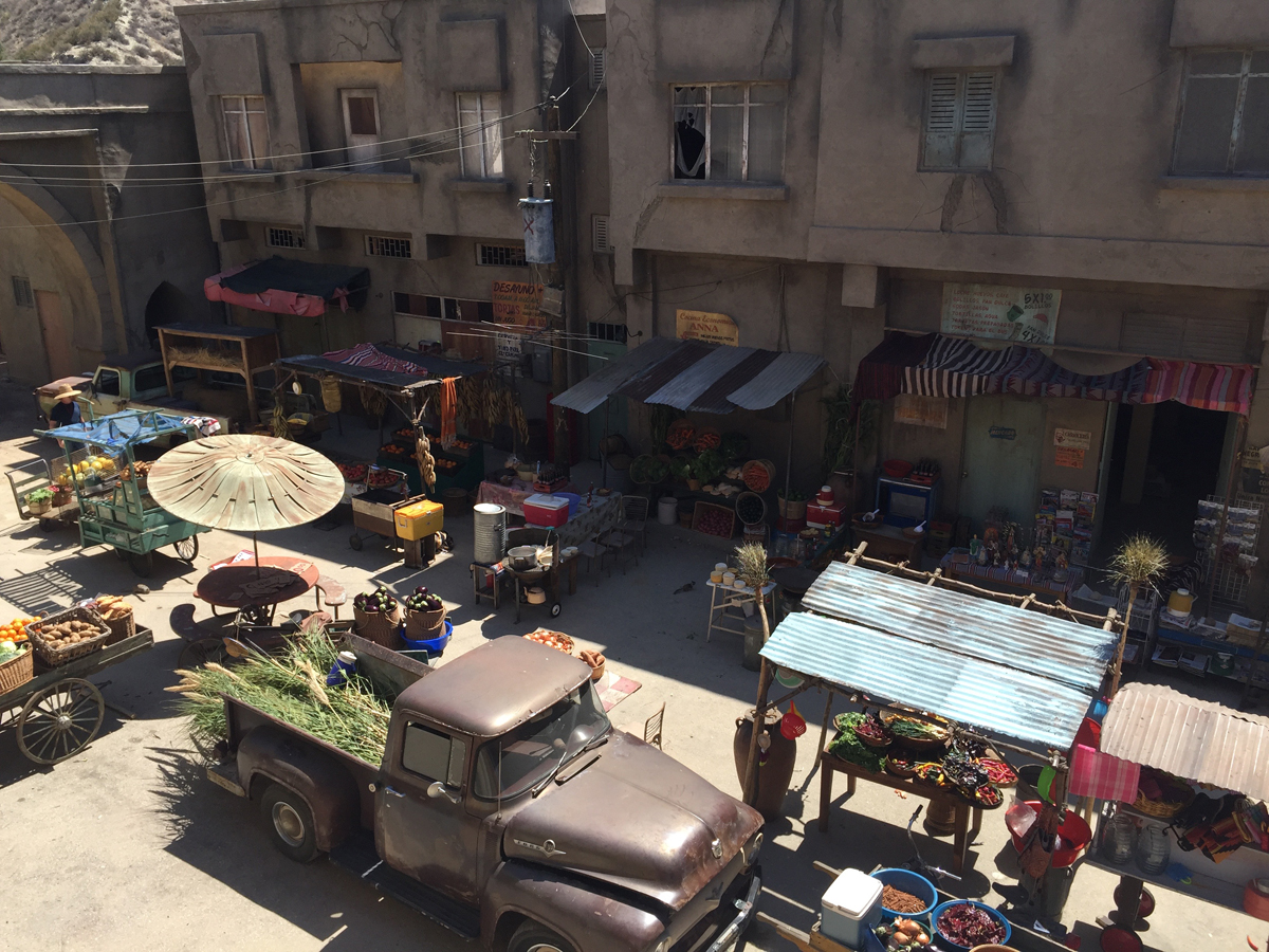 How To Be A Latin Lover - Market set