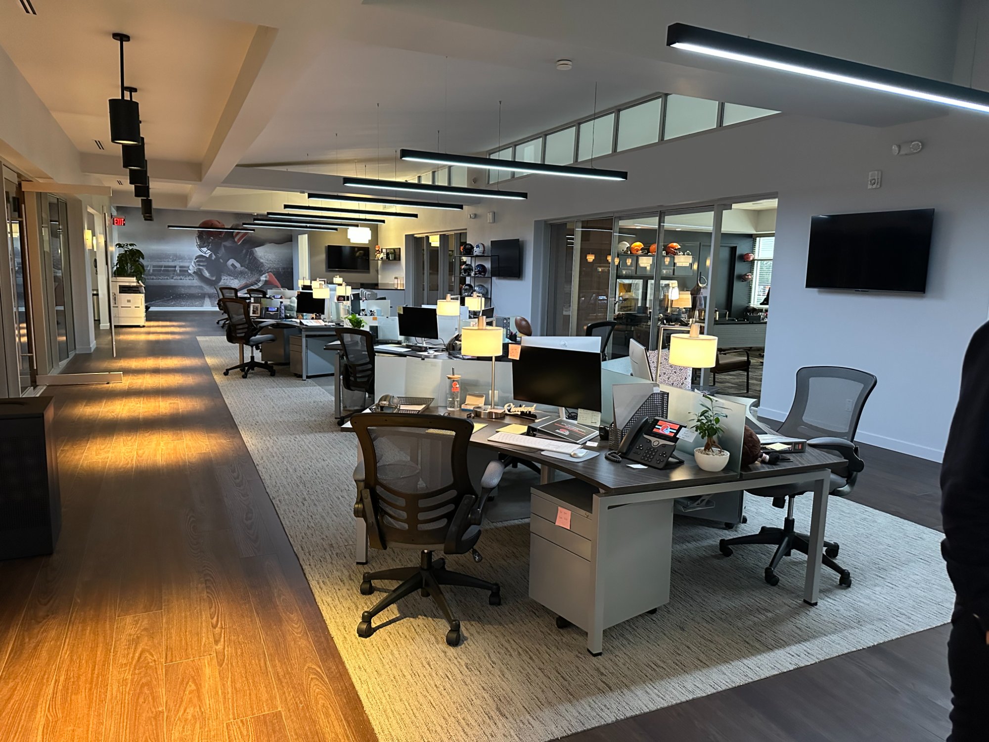 The Land - Open plan office set