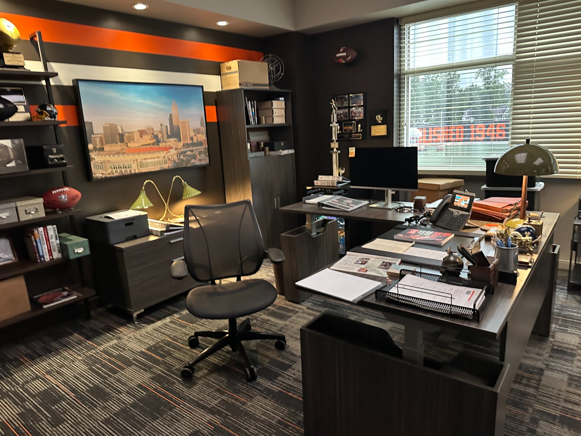 The Land - Coach desk set